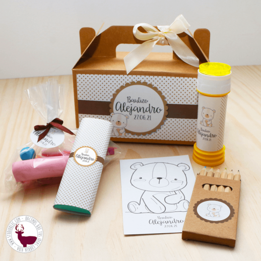 Caja picnic con pompero, lápices, lámina personalizada, chocolatina y chuches.
